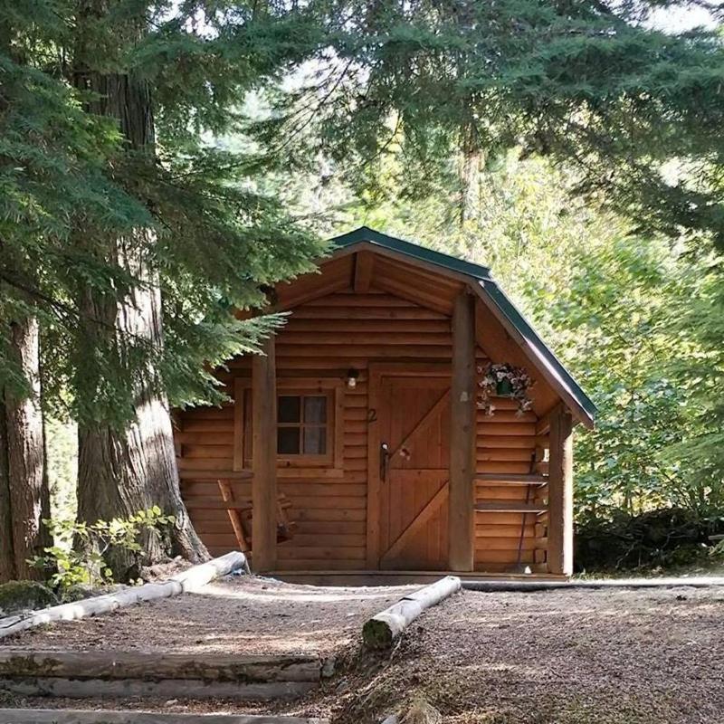 Sicamous Rv & Cabin Resort Malakwa Exteriör bild