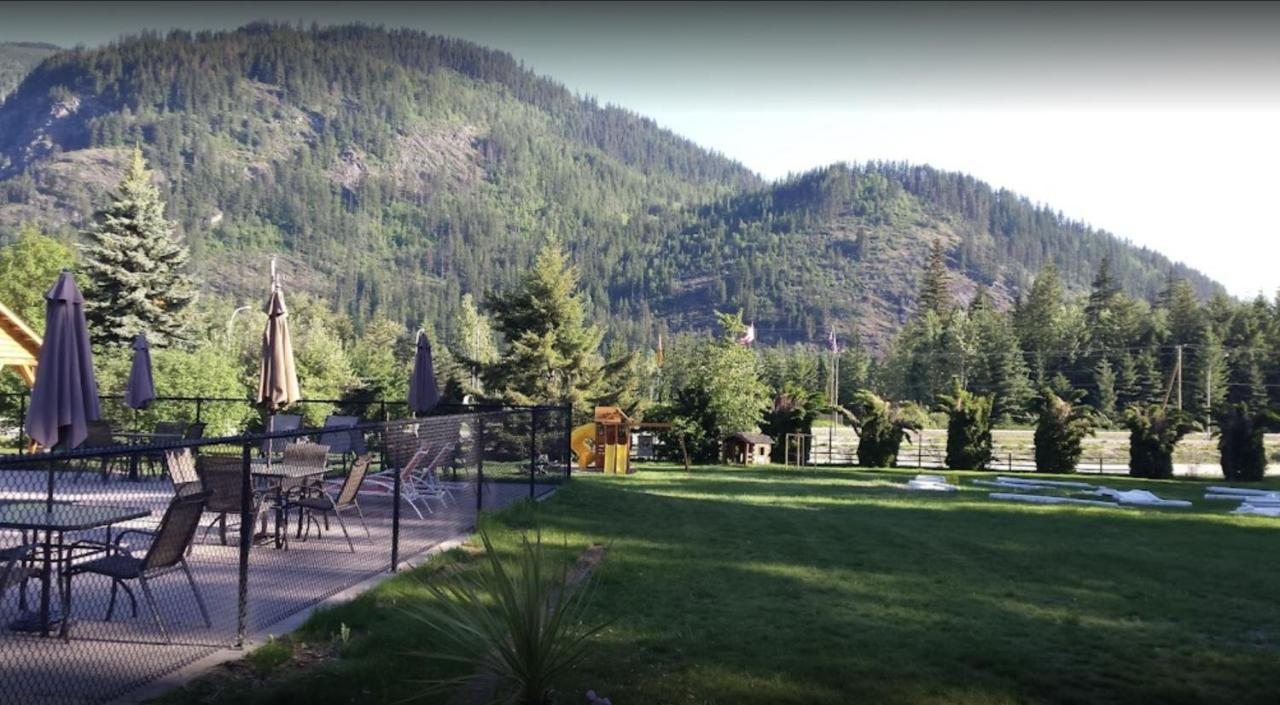Sicamous Rv & Cabin Resort Malakwa Exteriör bild