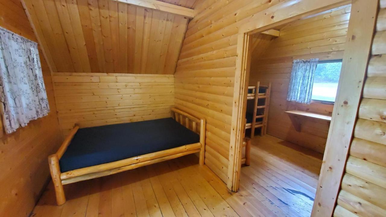 Sicamous Rv & Cabin Resort Malakwa Exteriör bild