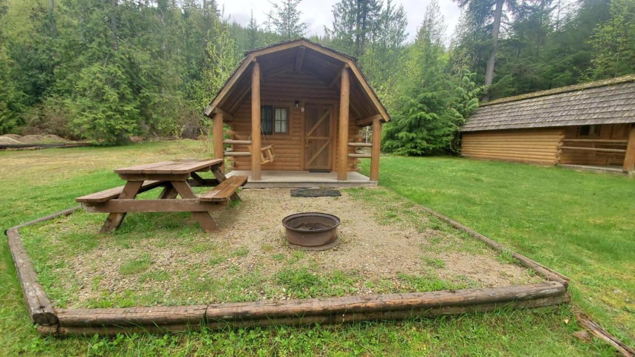 Sicamous Rv & Cabin Resort Malakwa Exteriör bild